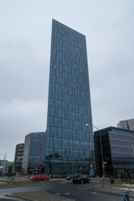 A seemingly two-dimensional building